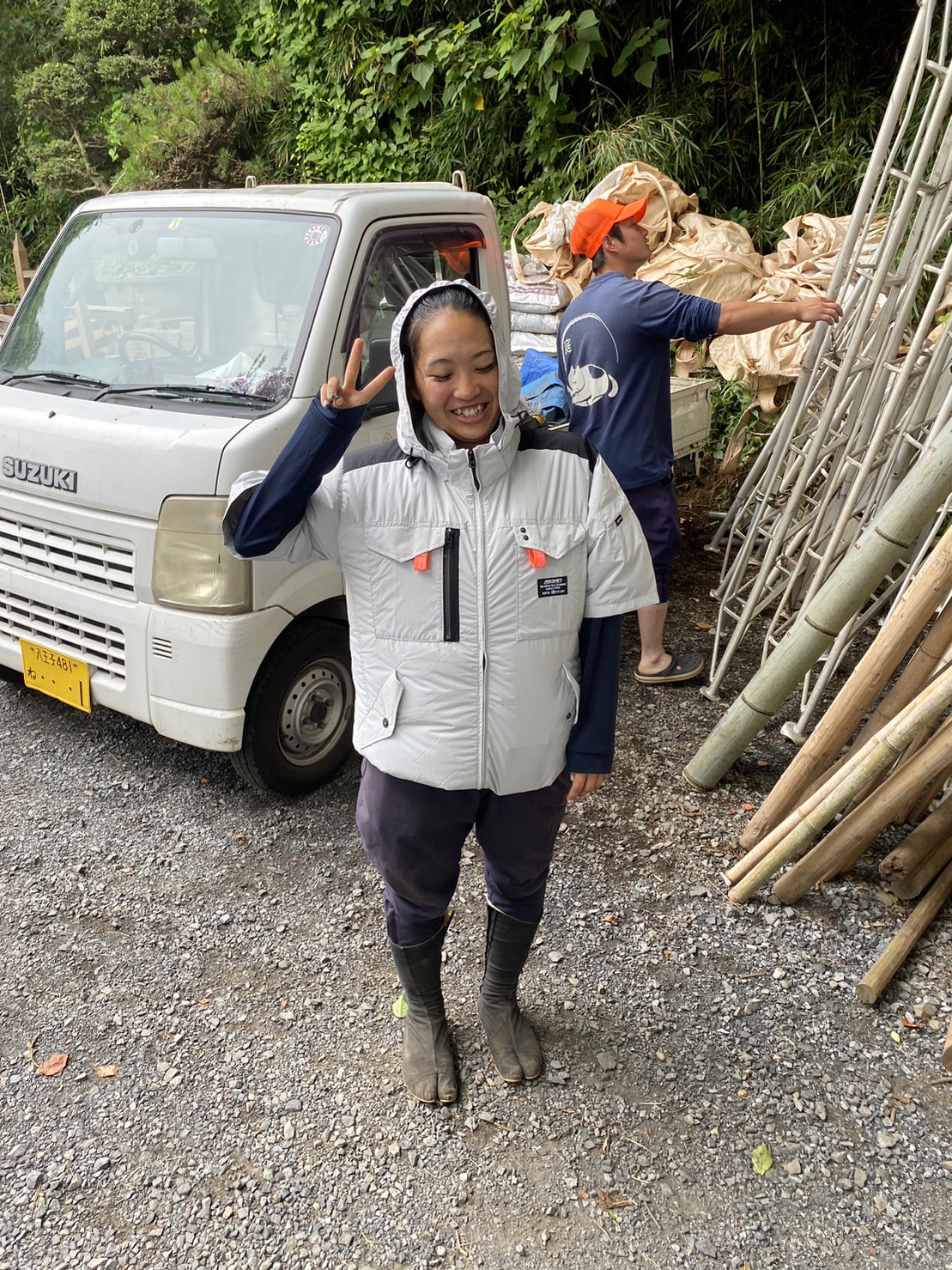 空調服を着たスタッフ。株式会社やましたグリーン