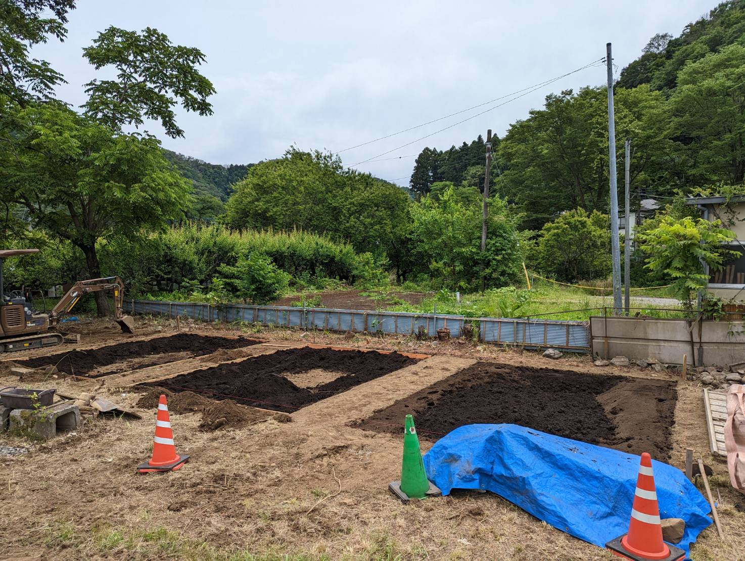 「畑づくりの前の畑づくり」やましたグリーンの外構工事の様子