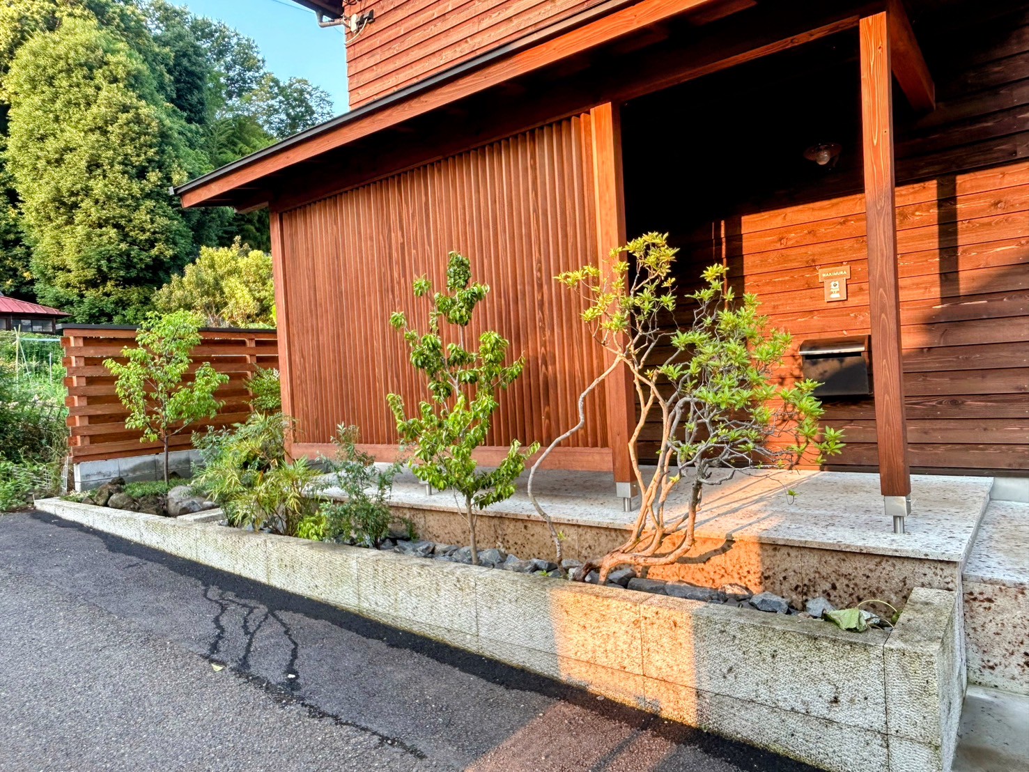 八王子市W様 植木の里親を活用でリフォーム。植木の里親を活用していただきました。株式会社やましたグリーンの事例です。