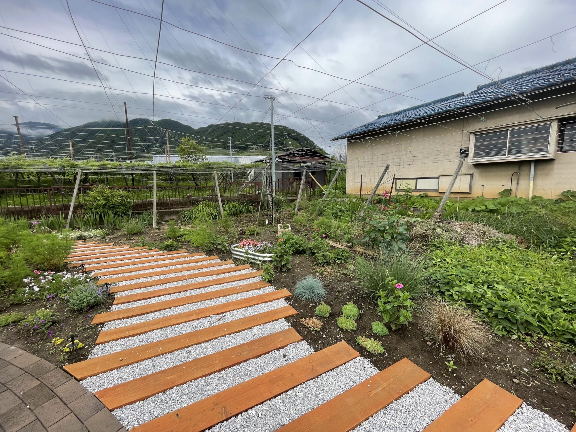 山梨県甲府市T様 お庭のリフォーム事例です。株式会社やましたグリーンの事例を紹介しています。